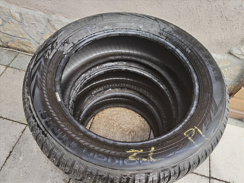  235/5518" használt Nokian téli gumi garnitura  2. kép