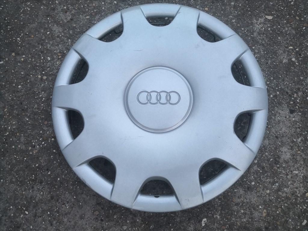 Audi 15-ös gyári dísztárcsa 1db 4. kép