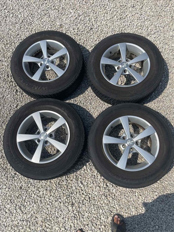 Kia Sportage  5x114.3 ET40 IUD Olasz alufelni, rajta 215/70R16  Nexen téli gumik 1. kép