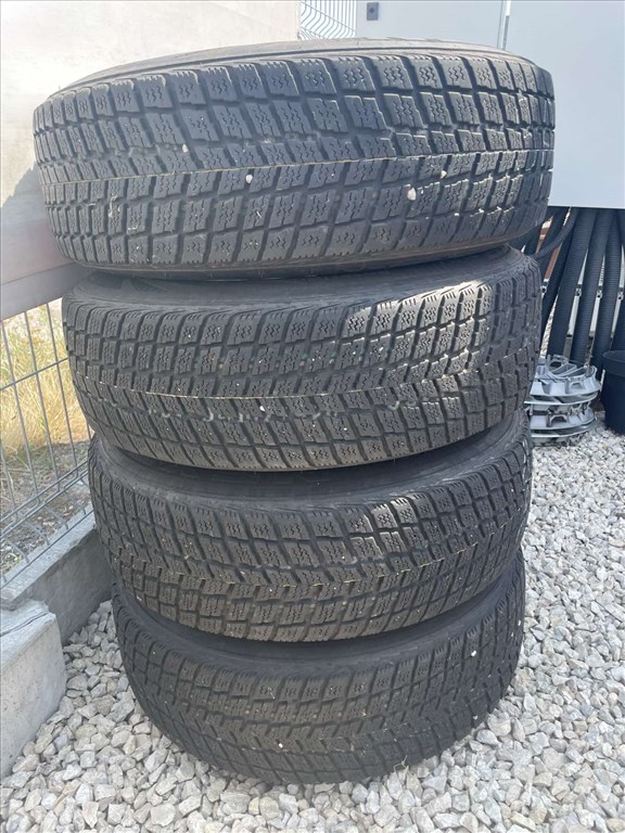 Kia Sportage  5x114.3 ET40 IUD Olasz alufelni, rajta 215/70R16  Nexen téli gumik 2. kép