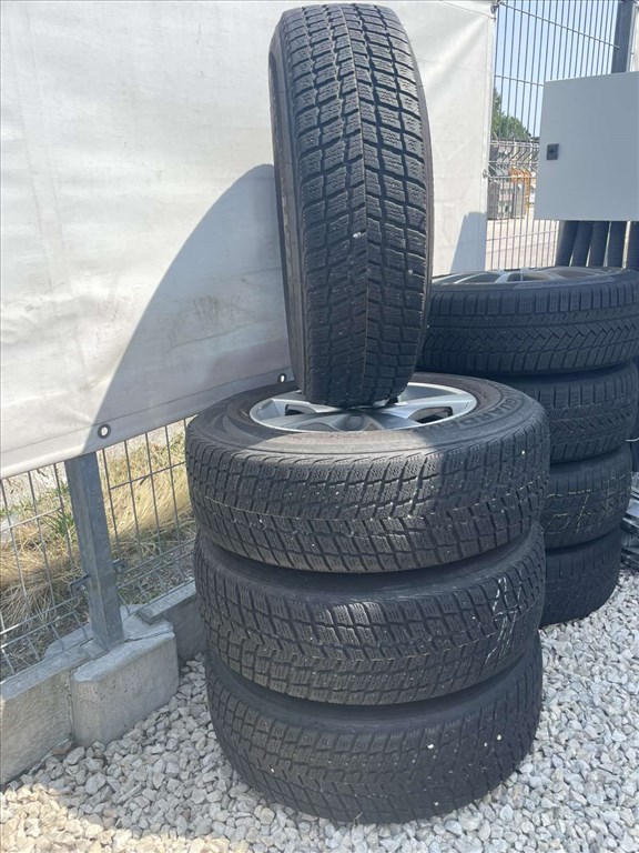Kia Sportage  5x114.3 ET40 IUD Olasz alufelni, rajta 215/70R16  Nexen téli gumik 3. kép