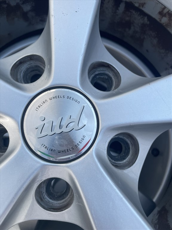 Kia Sportage  5x114.3 ET40 IUD Olasz alufelni, rajta 215/70R16  Nexen téli gumik 7. kép