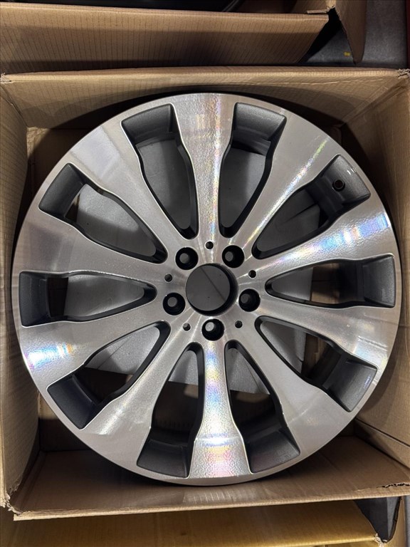 R20 Original Mercedes 8.5J ET62 - A1664013400 / A1664013400 1db alufelni felni 1. kép