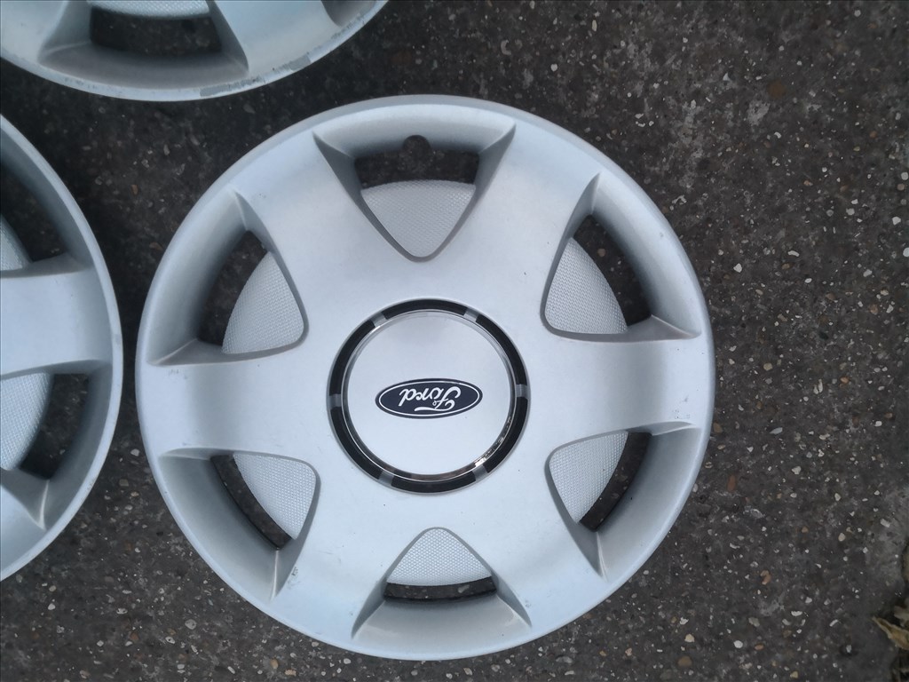 Ford 15-ös gyári dísztárcsa 3db 2. kép