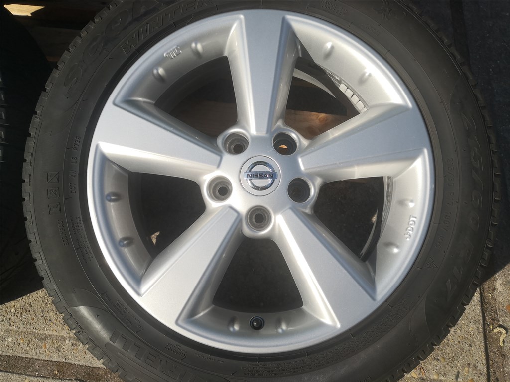 Nissan 17-es gyári alufelnik 5x114,3 1. kép