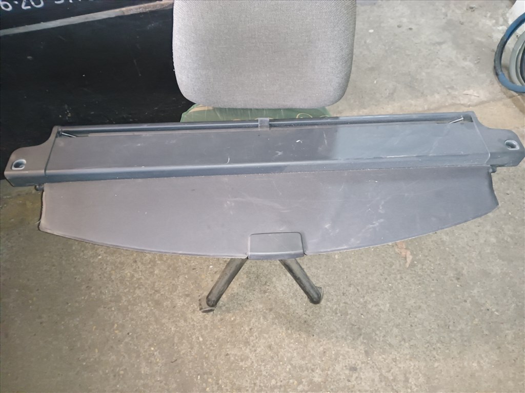 Toyota Avensis T25 csomagtér csomagtér roló  1. kép