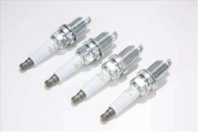 HK12307) GYÁRI ÚJ GYÚJTÓ GYERTYA SZETT (4db) - Hyundai Accent 00-14, Atos 97-10, Elantra 06-11, Getz 02-10, i20 08-10, i30 07-12, Matrix 01-10, Sonata 04-07, Tucson 04-06 / Kia Carens 02-12, Ceed 06-10, Cerato 04-08, Picanto 04-11, Rio 05-11, Sportage 04-10 - 1882911050