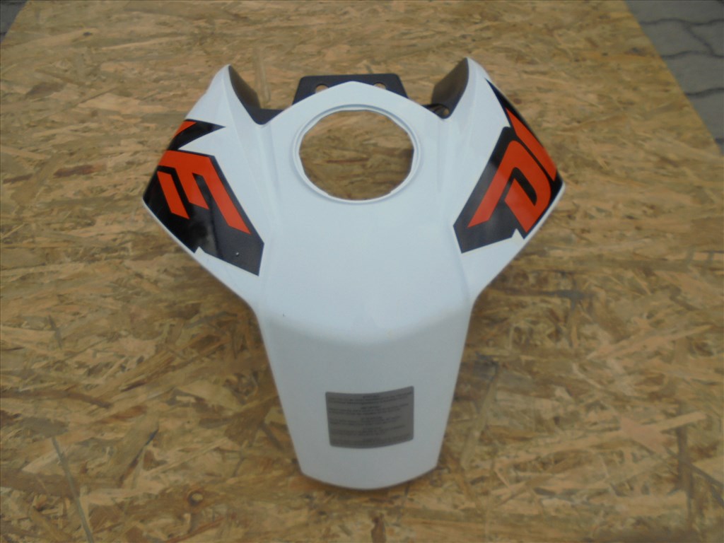 KTM Duke 125-390-ig tank idom jó állapotban eladó 2. kép