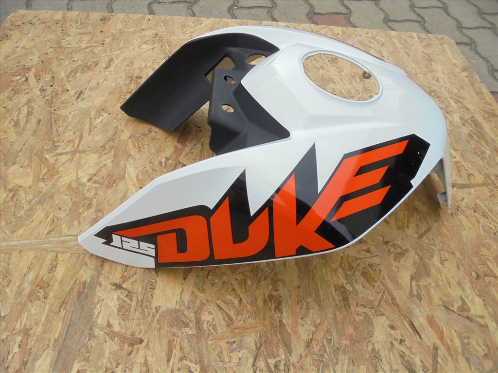 KTM Duke 125-390-ig tank idom jó állapotban eladó 3. kép