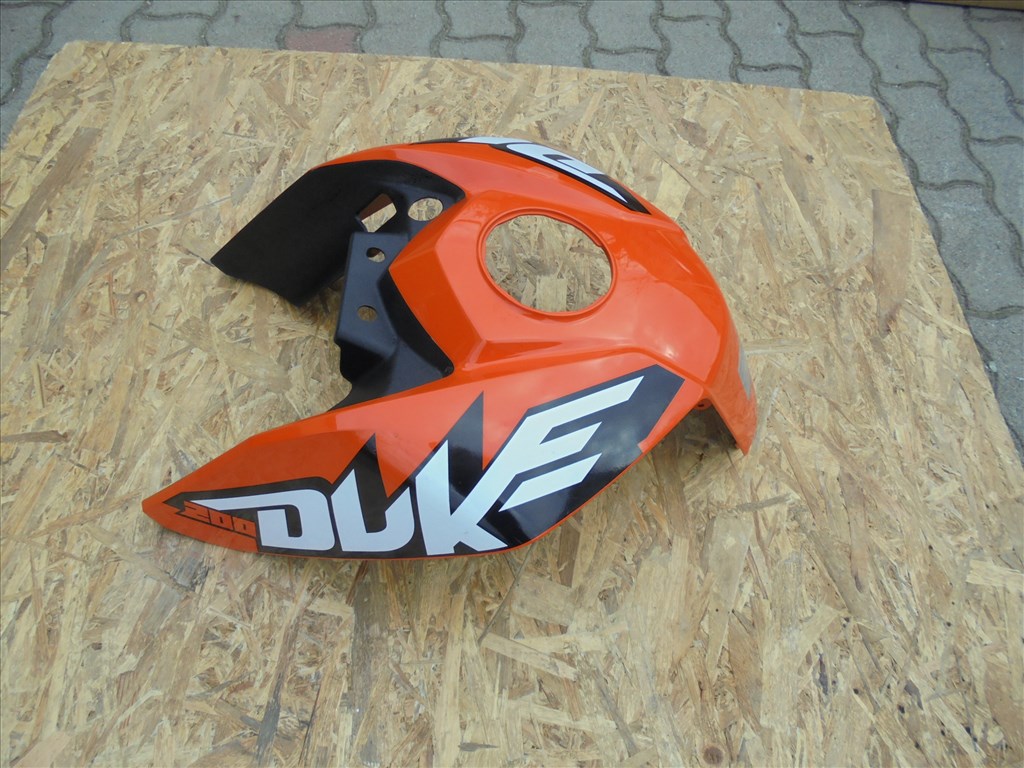 KTM Duke 125-390-ig tank idom jó állapotban eladó 6. kép