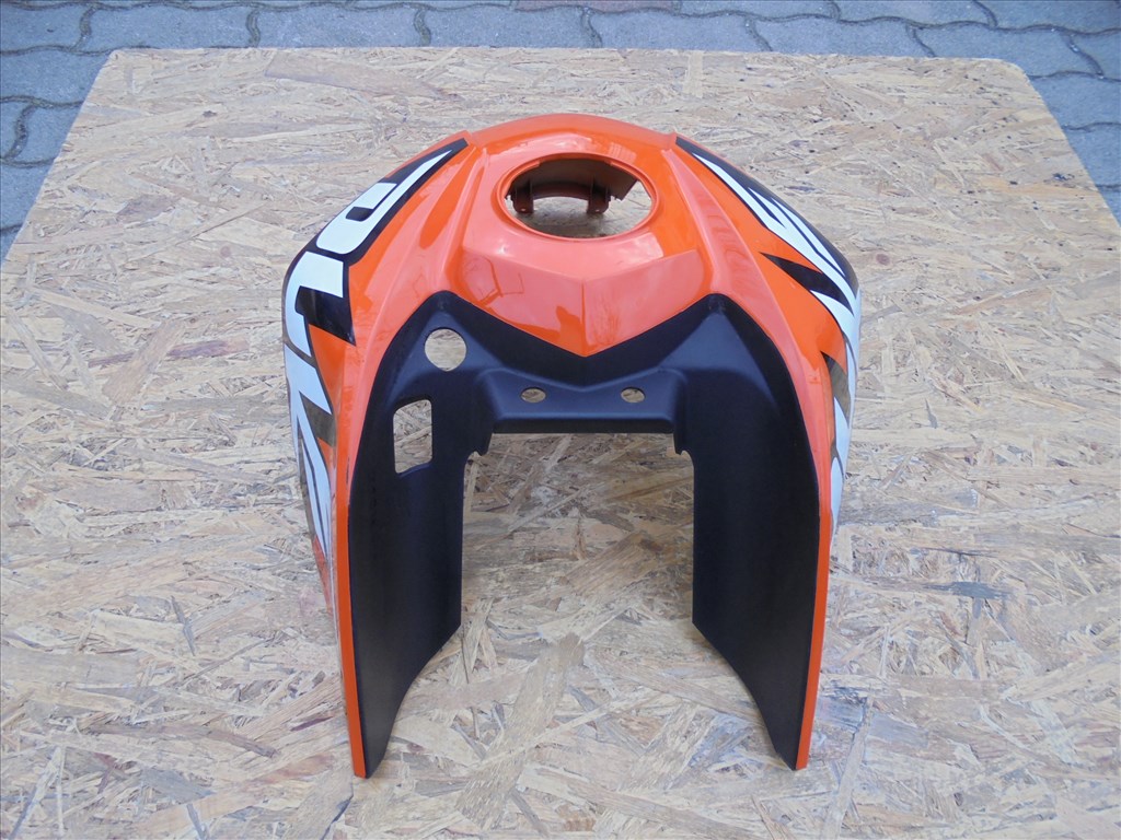 KTM Duke 125-390-ig tank idom jó állapotban eladó 7. kép