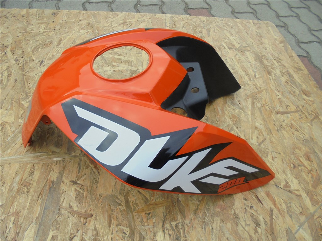 KTM Duke 125-390-ig tank idom jó állapotban eladó 8. kép