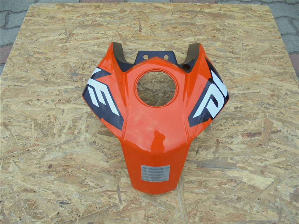 KTM Duke 125-390-ig tank idom jó állapotban eladó 9. kép