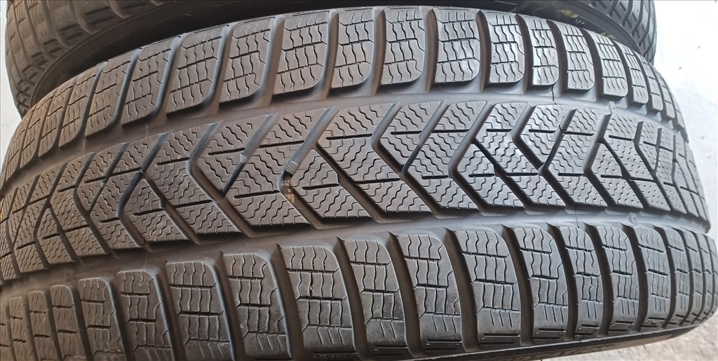 Pirelli Sottozero3 Winter MO 255/45 R19 téli gumik 2db 1. kép