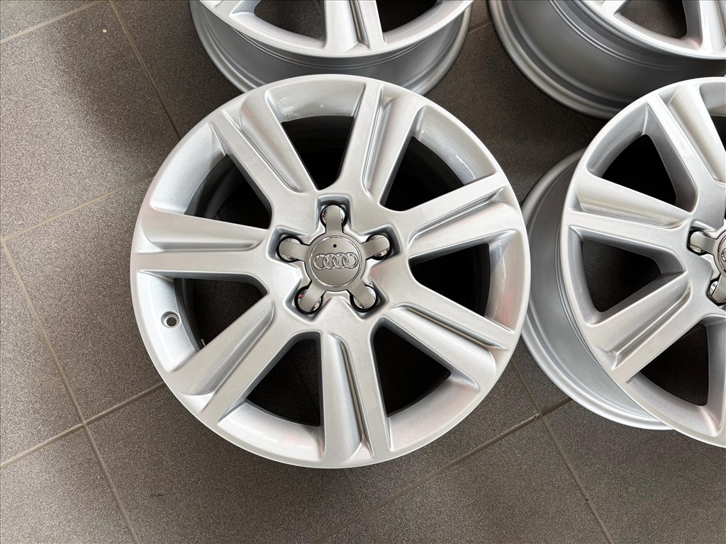 Audi A4 B8 17" 5x112 gyári alufelni eladó 17 coll A3 A6 1. kép