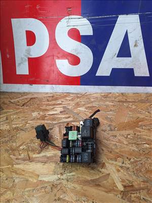 Volkswagen Caddy IV biztosítéktábla  k0947575vd0601