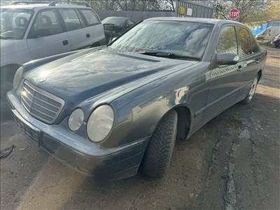 Mercedes E 220 (W210)  -61196- bontott alkatrészei