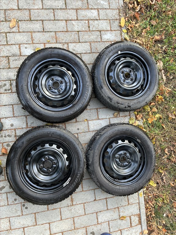  15" újszerű alufelni, rajta 175/65 használt Dunlop téli gumi gumi  1. kép