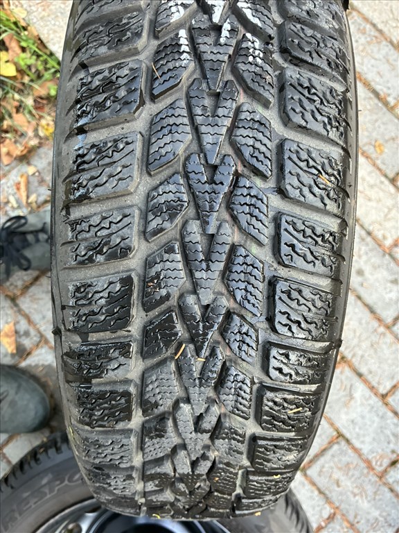  15" újszerű alufelni, rajta 175/65 használt Dunlop téli gumi gumi  5. kép