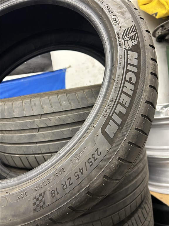  235/4518" Michelin nyári gumi 235/45 R18, 235/45R18 3. kép