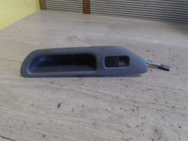 SUZUKI WagonR+ Jobb első ablakemelő kapcsoló 1. kép