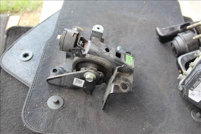 Toyota Corolla E12 2006  motortartó bak