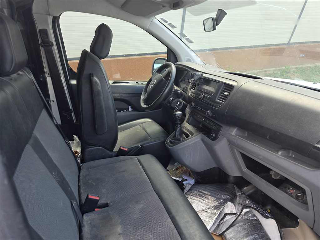 Toyota Proace II bontott alkatrészei 3. kép