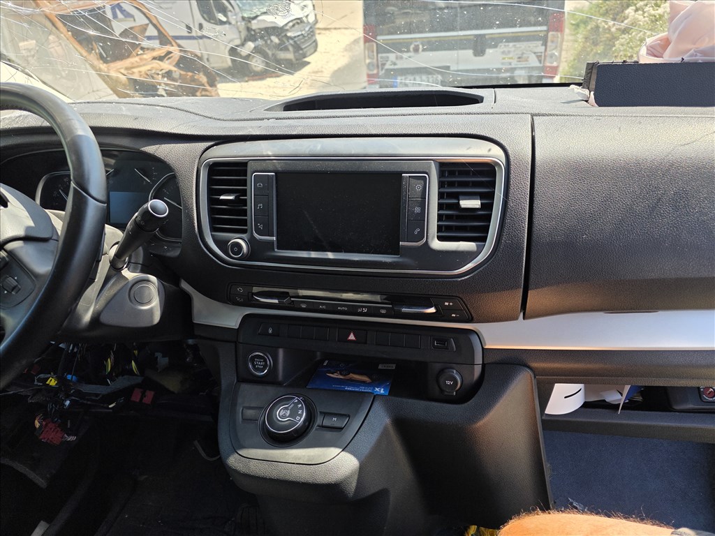 Toyota Proace II bontott alkatrészei 10. kép