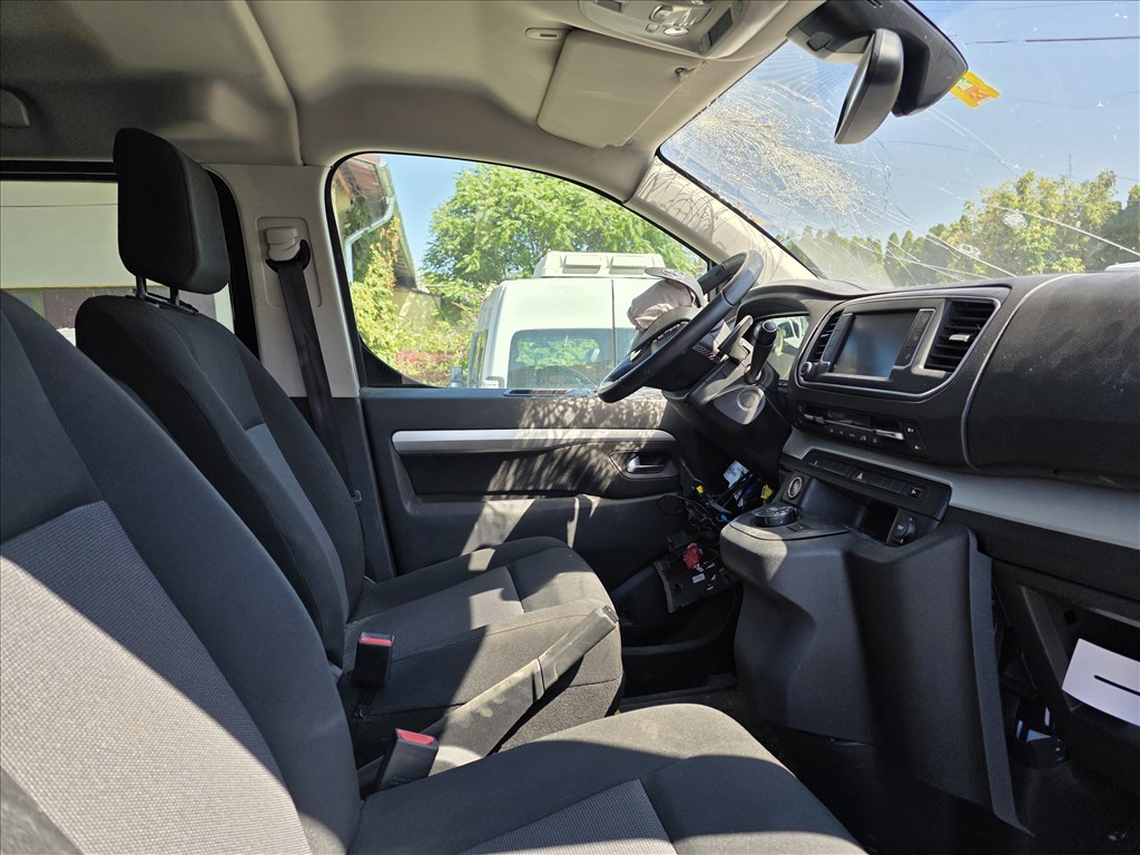 Toyota Proace II bontott alkatrészei 11. kép
