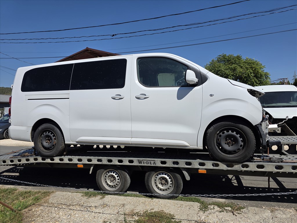 Toyota Proace II bontott alkatrészei 12. kép