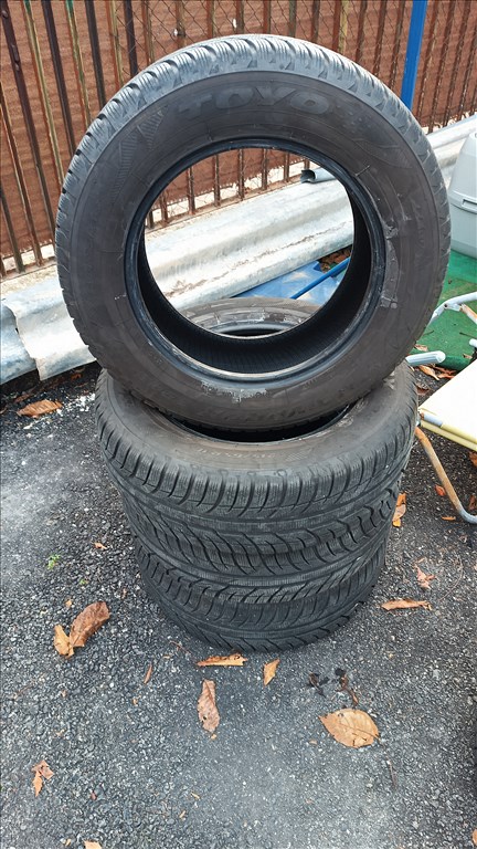 4db 215/65 R16 98H használt Toyo Tires Snowprox S943 téli gumi. 1. kép