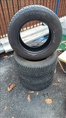 4db 215/65 R16 98H használt Toyo Tires Snowprox S943 téli gumi.