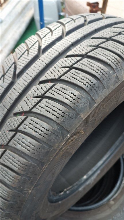4db 215/65 R16 98H használt Toyo Tires Snowprox S943 téli gumi. 2. kép