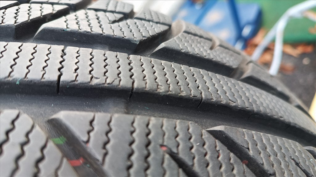 4db 215/65 R16 98H használt Toyo Tires Snowprox S943 téli gumi. 5. kép