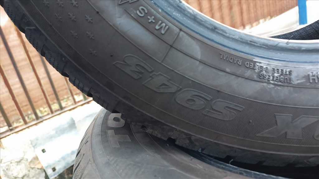 4db 215/65 R16 98H használt Toyo Tires Snowprox S943 téli gumi. 8. kép
