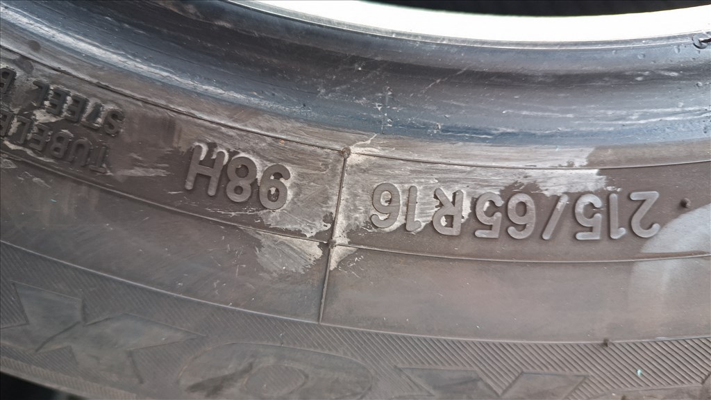 4db 215/65 R16 98H használt Toyo Tires Snowprox S943 téli gumi. 9. kép