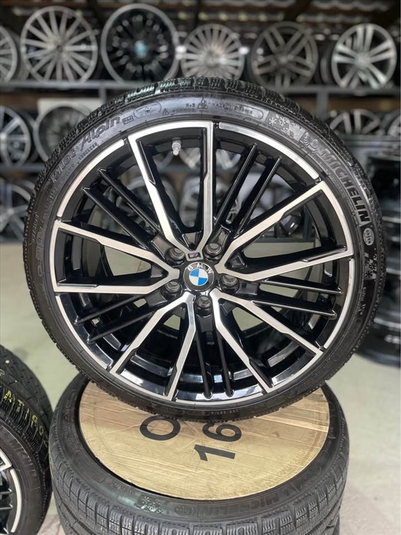 BMW F40-F44 1-2 gyári 19” alufelni 1. kép