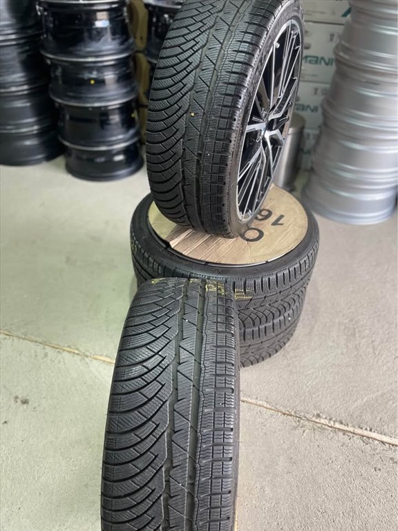 BMW F40-F44 1-2 gyári 19” alufelni 4. kép