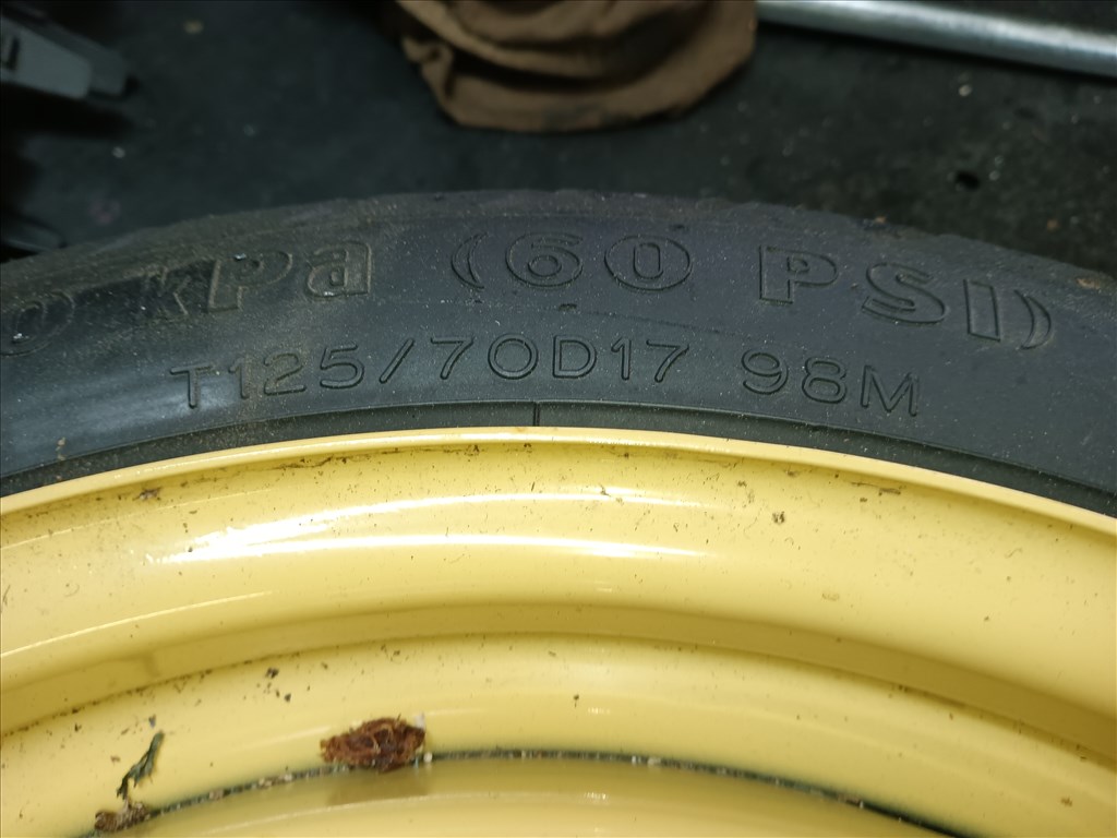 Toyota Avensis T25 kombi pótkerék  3. kép