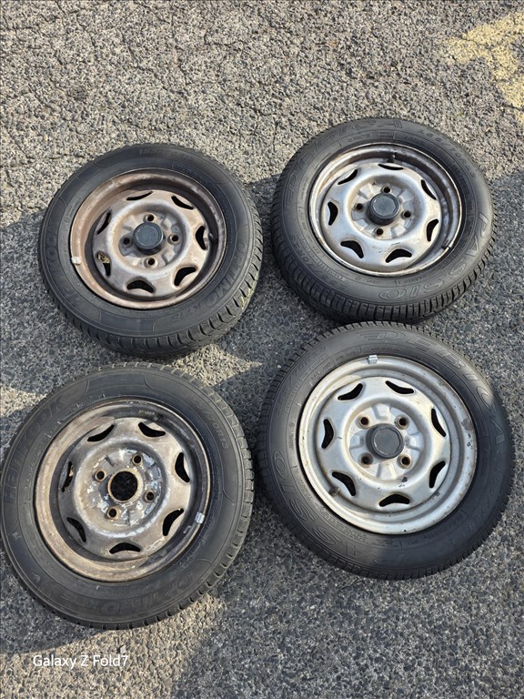 Suzuki Swift 155/70 R13 lemezfelni - nyári gumikkal.  1. kép