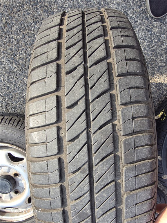 Suzuki Swift 155/70 R13 lemezfelni - nyári gumikkal.  2. kép
