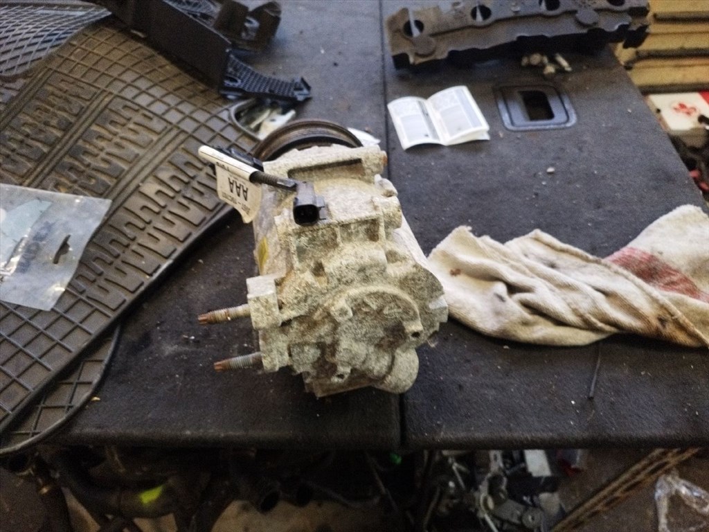 Ford Focus 3 / C-Max 1.6 TDCi 2011- klímakompresszor av1119d629ba 2. kép