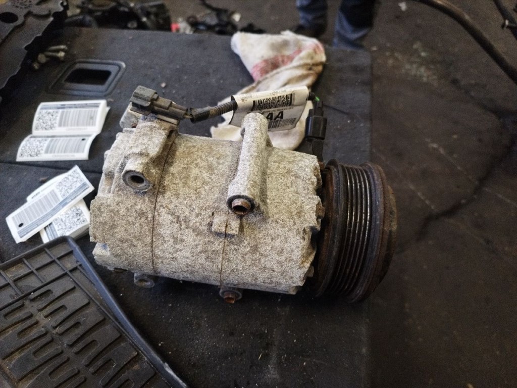 Ford Focus 3 / C-Max 1.6 TDCi 2011- klímakompresszor av1119d629ba 4. kép