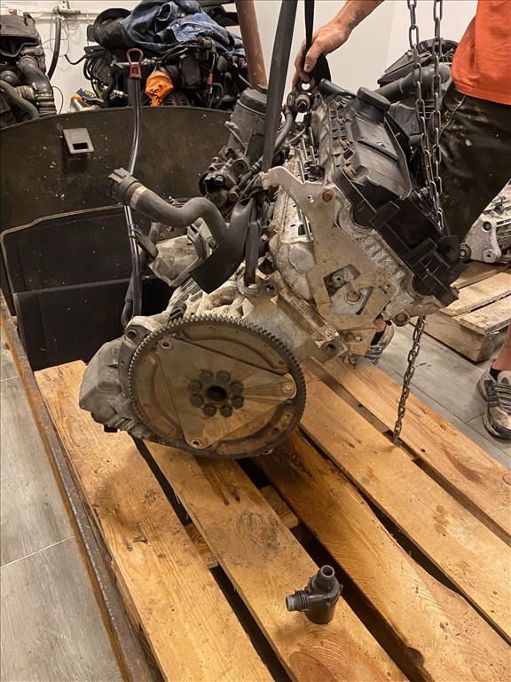 BMW 530 E60/E61 M54B30 Motor fűzött blokk hengerfejjel  5. kép
