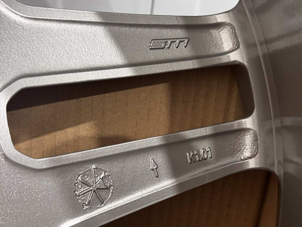 R20 Original Mercedes 9.5J ET57 - A204 401 6702 / A2044016702  1Db alufelni felni 2. kép