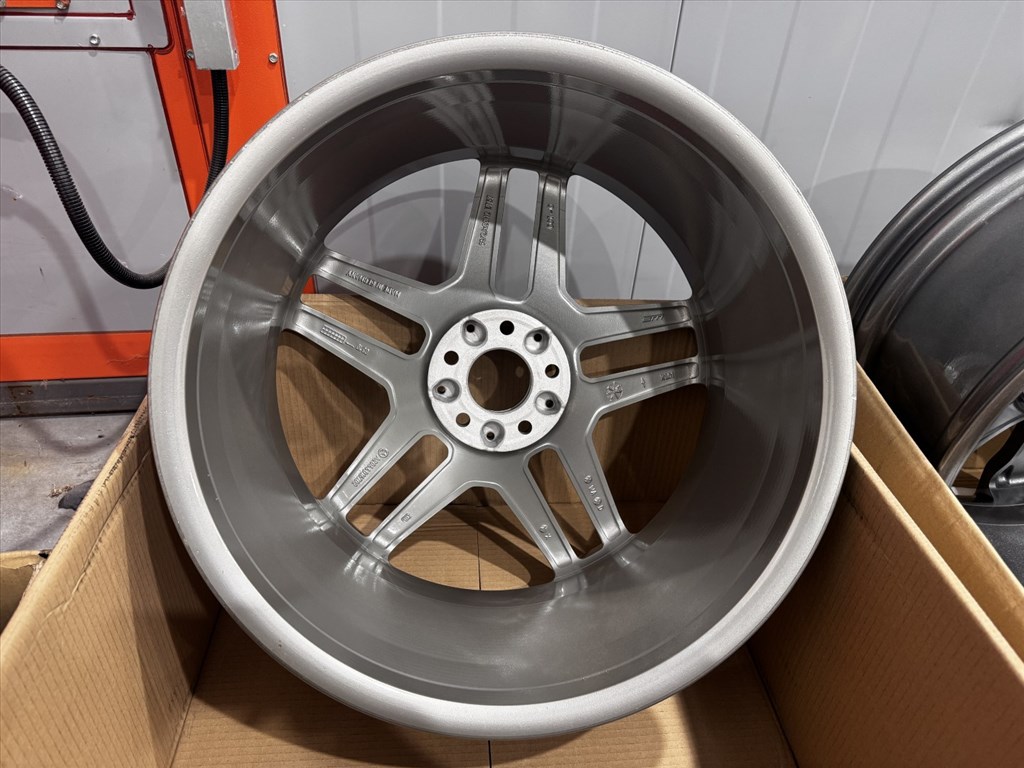 R20 Original Mercedes 9.5J ET57 - A204 401 6702 / A2044016702  1Db alufelni felni 8. kép