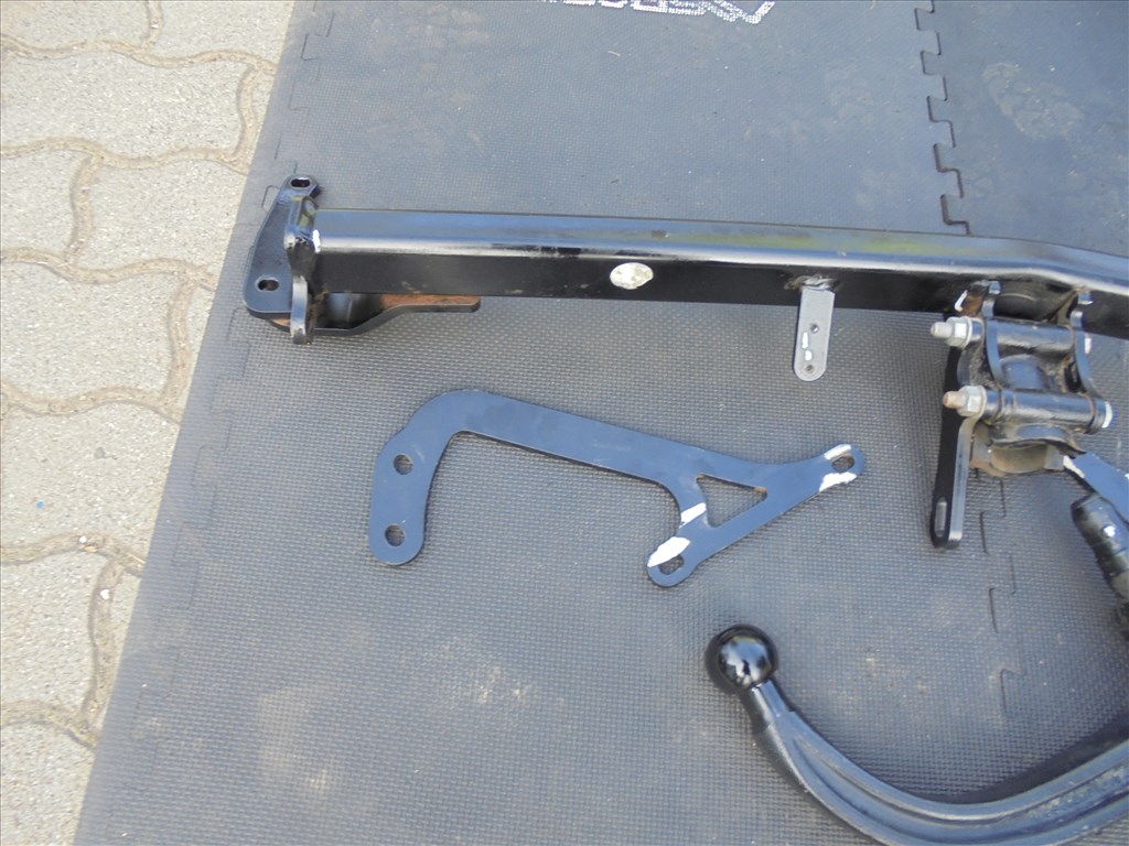 Peugeot 3008 II gyári vonóhorog eladó 2. kép