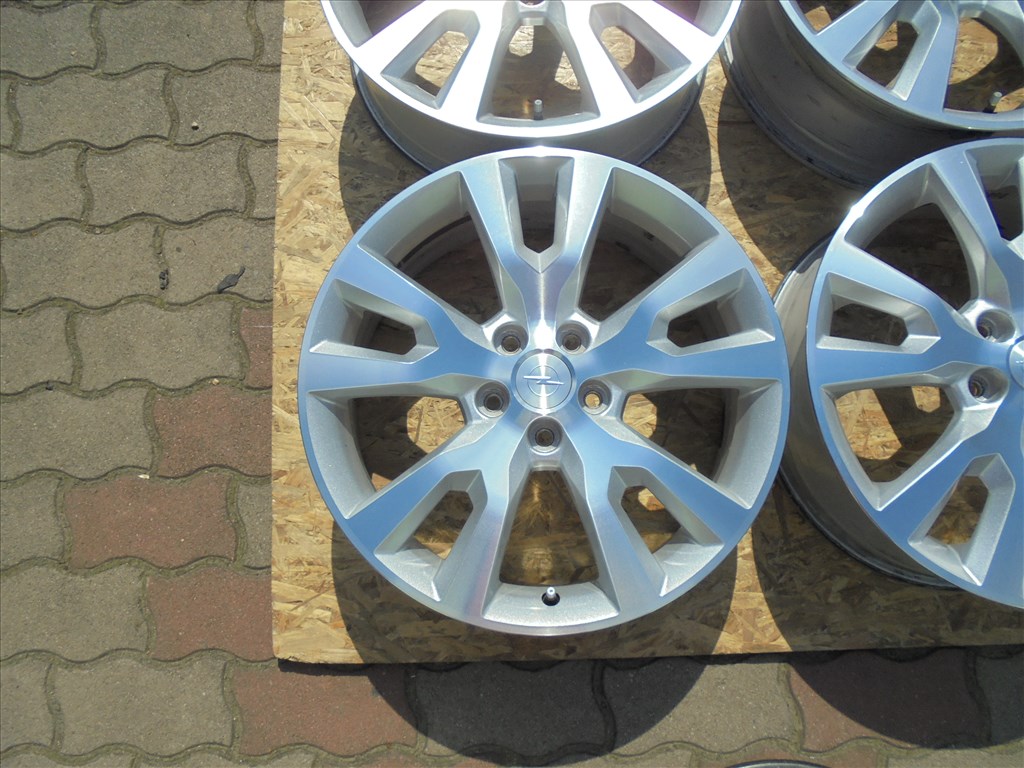 19-es 5 x 115-ös Opel szenzoros gyári alufelni kitűnő állapotban eladó 3. kép