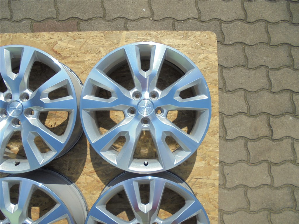 19-es 5 x 115-ös Opel szenzoros gyári alufelni kitűnő állapotban eladó 4. kép