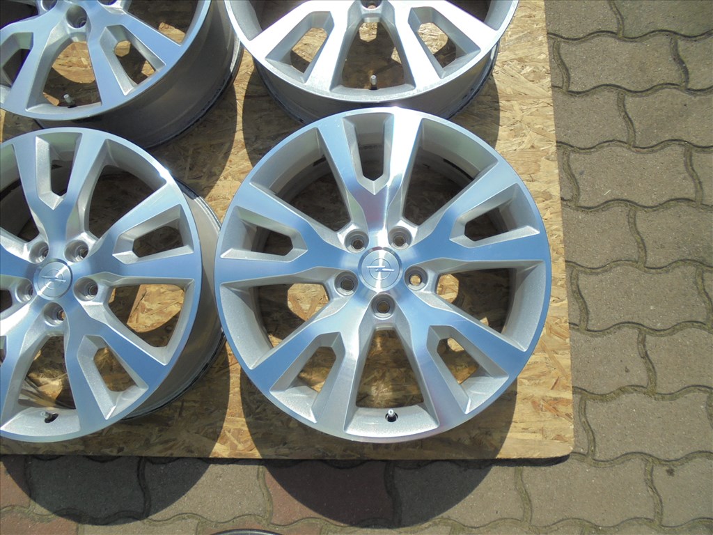 19-es 5 x 115-ös Opel szenzoros gyári alufelni kitűnő állapotban eladó 5. kép